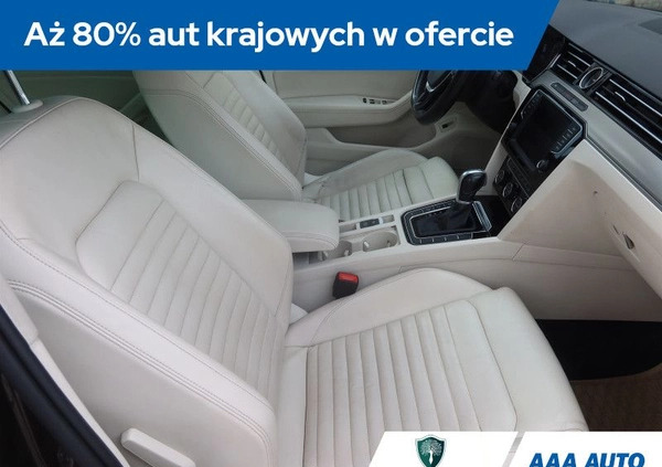 Volkswagen Passat cena 68000 przebieg: 151589, rok produkcji 2015 z Raszków małe 154